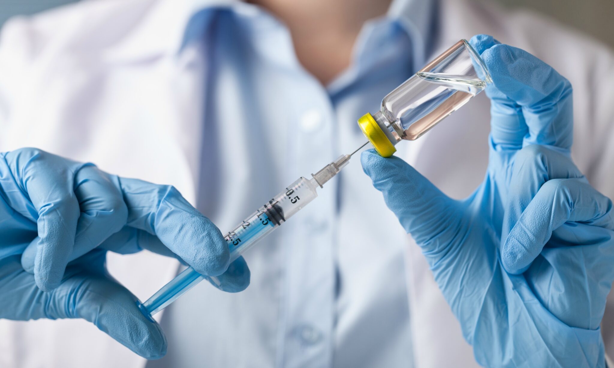 Johnson anuncia testes de fase 3 da vacina contra a Covid-19