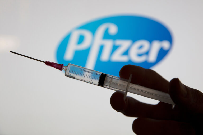 Vacina da Pfizer e BioNTech contra Covid conclui estudos da fase 3 e demonstra 95% de eficácia