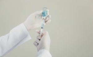 Moderna pede autorização para uso emergencial de sua vacina