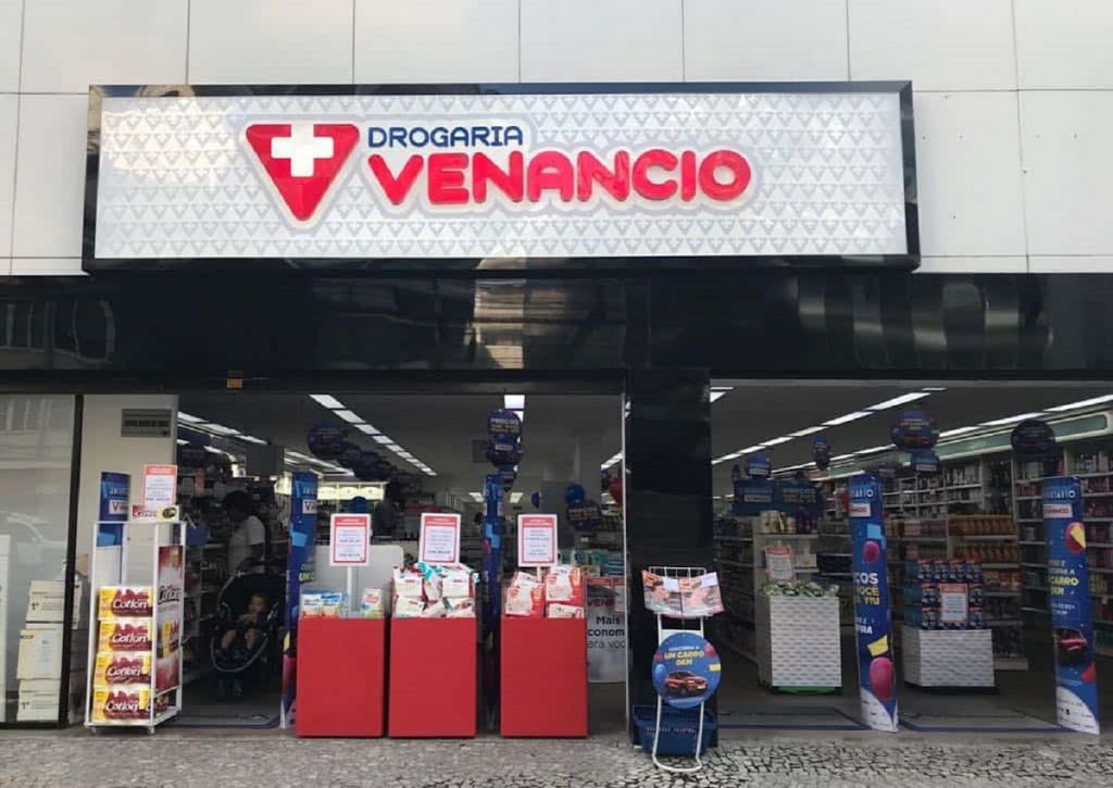 Drogaria Venancio faz doação em ação de aniversário