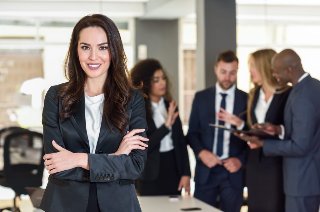 Bayer se compromete a aumentar número de mulheres líderes