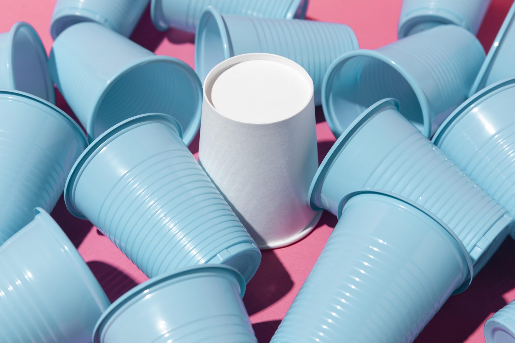 A Aspen Pharma está atuando ativamente em uma campanha para diminuir a quantidade de copos de plástico