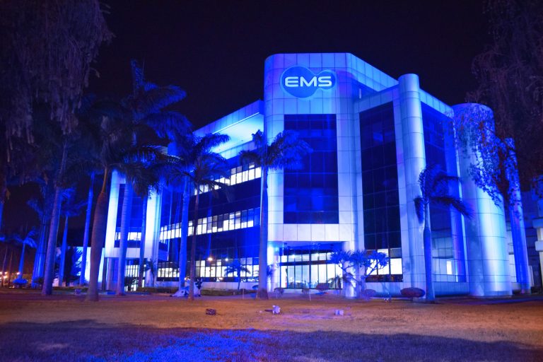 EMS pinta fachada para Novembro Azul