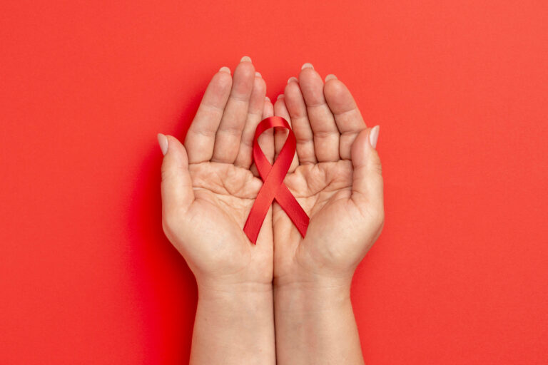 Infectologista dá mais detalhes sobre como pacientes com HIV vivem atualmente