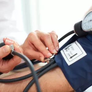 Quatro dos dez medicamentos mais vendidos no Brasil são para tratamento de hipertensão arterial