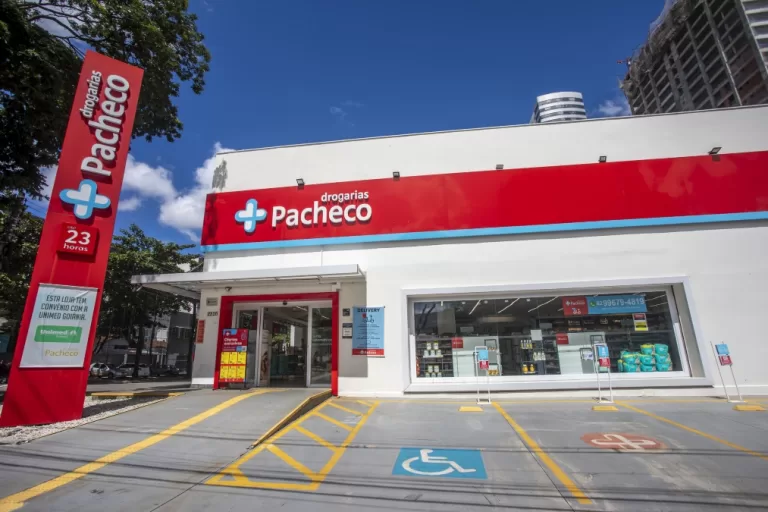 Drogarias Pacheco distribuem gratuitamente hidratantes labiais