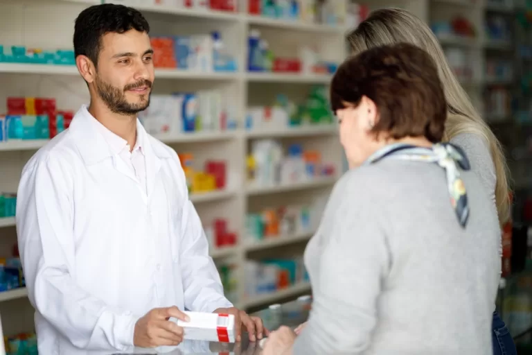 Espera por atendimento é principal gargalo das farmácias