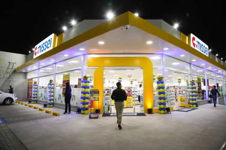 Farmácias Nissei mantêm média de mais de 2 mil vagas abertas por semestre em quatro estados