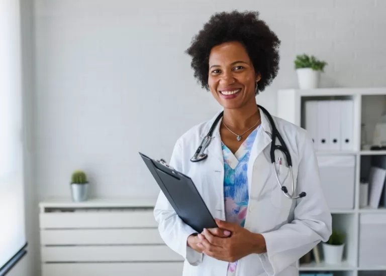 Rede d1000 lança plataforma de telemedicina em todas as suas bandeiras