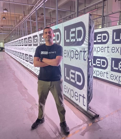 Farmacêuticas investem em painéis de LED em farmácias