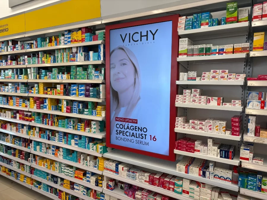 Com Vichy, Impulso põe maior campanha de telas em farmácias RD
