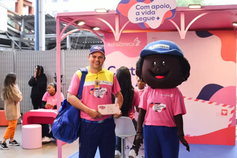Correios têm uniforme rosa em parceria inédita com a AstraZeneca