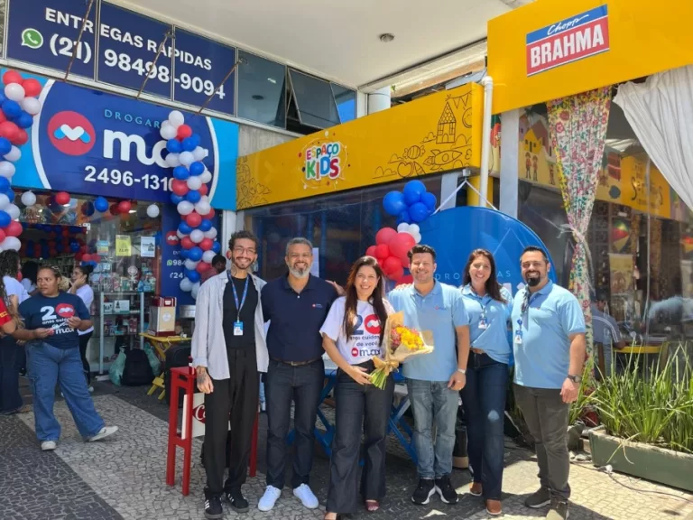 Franqueada das Drogarias Max comemora 20 anos de sua loja