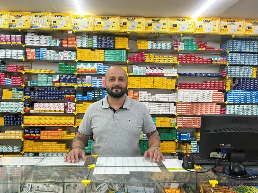 Venda de medicamentos em supermercados reacende debate sobre regulação e segurança no setor