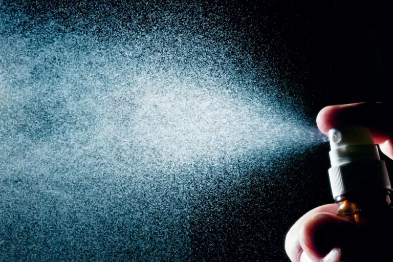 Spray para defesa vendido em farmácia deve ser regularizado pela Anvisa