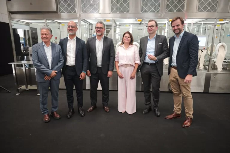 Hypofarma recebe primeira envasadora oncológica asséptica fabricada no Brasil