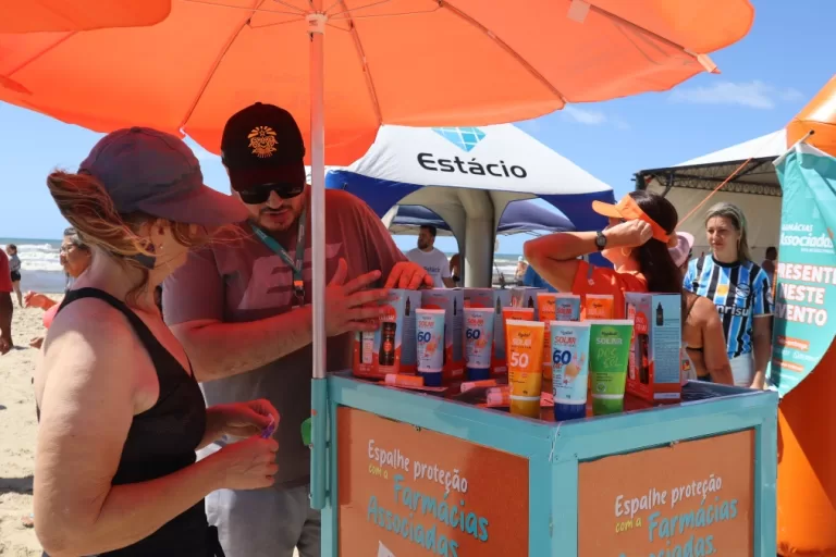 Rede de Farmácias Associadas realiza ação para reforçar os cuidados com a pele no verão