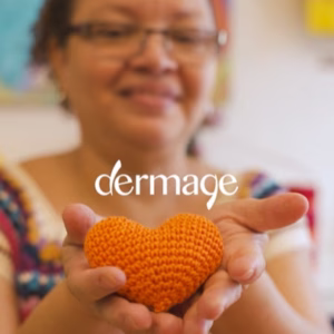 Dermage celebra o Mês da Mulher com iniciativa que apoia artesãs da Rocinha