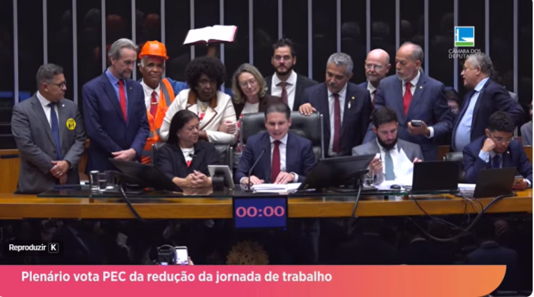 Câmara aprova fim da jornada 6x1 e projeto segue para votação no Senado
