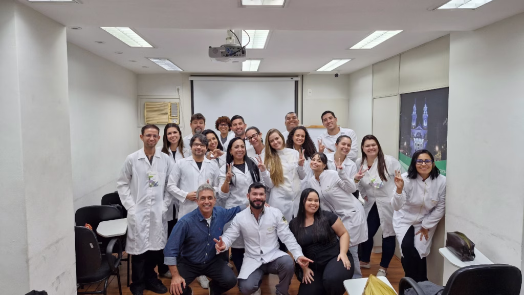 Primeiro curso híbrido de vacinação de 2026 é realizado pela Ascoferj e pelo ICTQ