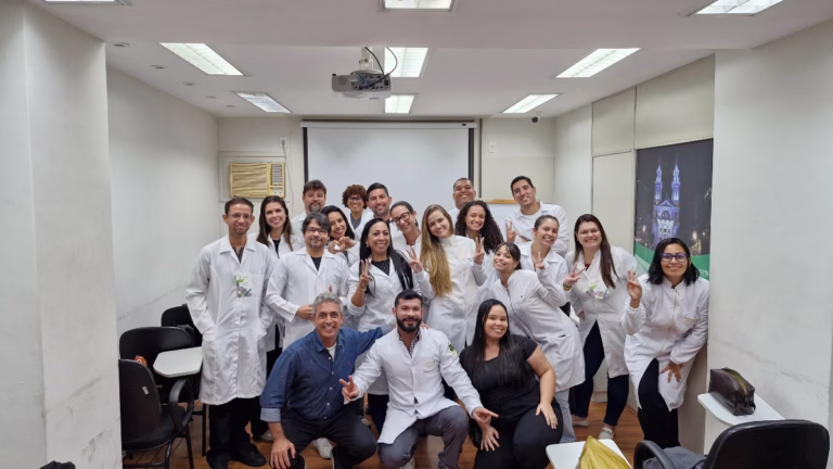 Primeiro curso híbrido de vacinação de 2026 é realizado pela Ascoferj e pelo ICTQ