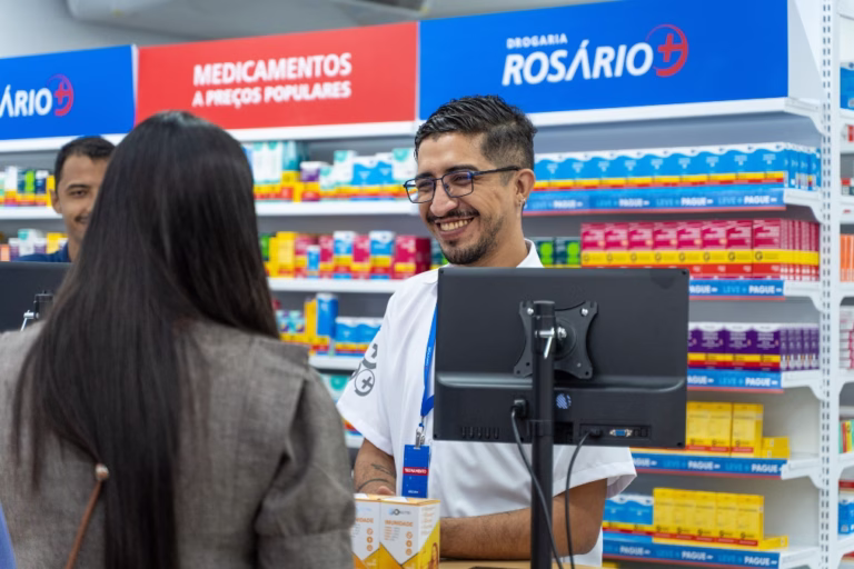 Drogaria Rosário está com 20 vagas abertas para o cargo de atendente de loja em Samambaia (DF)