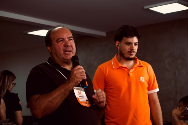 Live commerce conecta 900 farmácias independentes e gera R$ 5,5 milhões em vendas em poucas horas